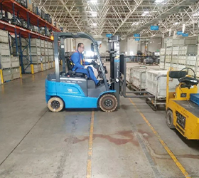 比亞迪叉車(chē)應(yīng)用汽車(chē)制造業(yè)實(shí)況 頭像